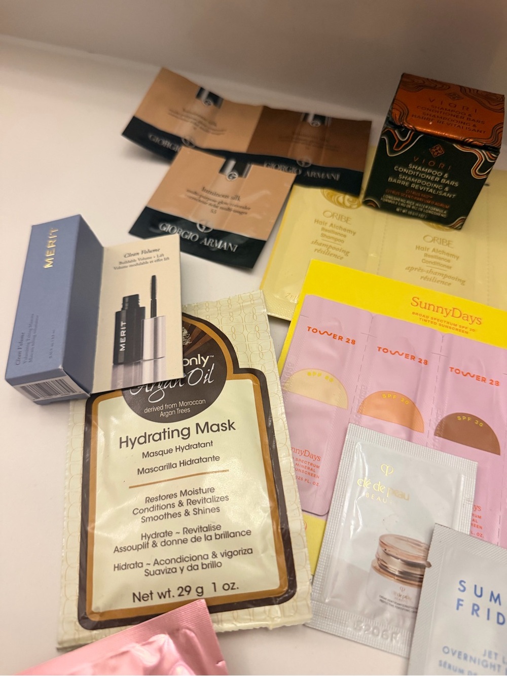 Massive lot of beauty samples!!! Brands like Georgio Armani, Viori, Tatcha, etc. - Picture 4 of 16